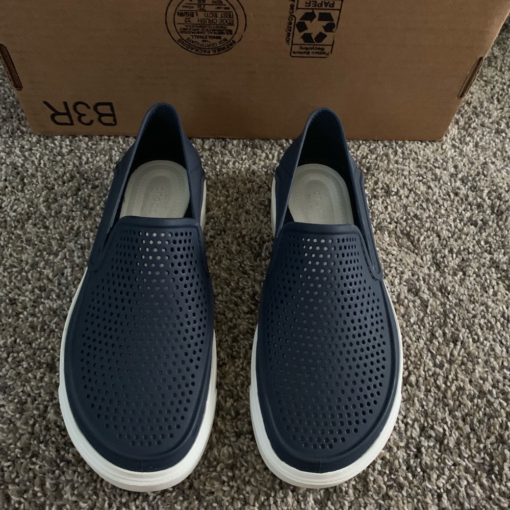 Size 5 women’s navy crocs